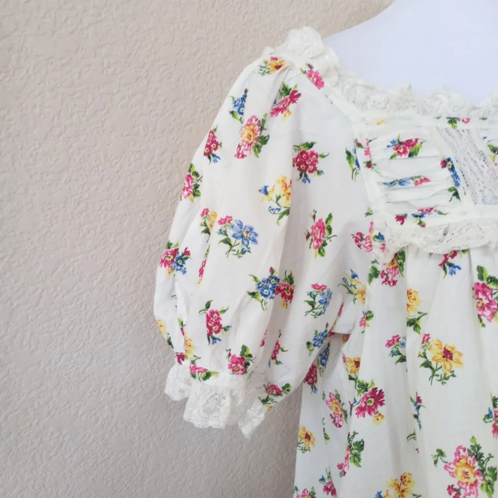 Doen Floral Blouse with Puff Sleeves - Picture 8 of 13